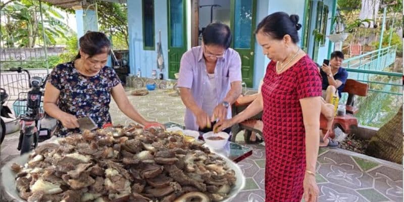 Ngủ mơ thấy ăn thịt chó cùng vợ hoặc chồng